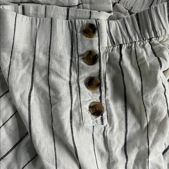 Gap's High Rise Wide-Leg Pants Smooth, lightweight. - Picture 7 of 12